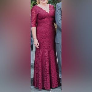 Maroon/ Burgundy Formal Dress- perfect for mother of the bride/groom dress!